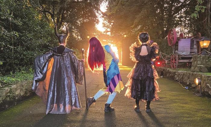 Celebrate Halloween with us as our entire park in transformed into all things Halloween! Plus costumed characters and character shows!